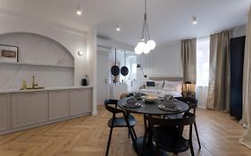 Palace Luxury Suites